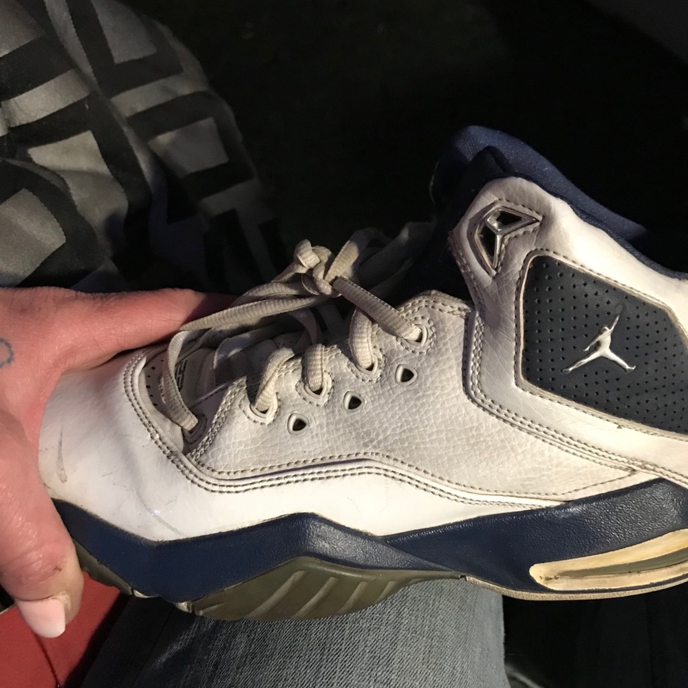 Size 6 y air jordan shoes